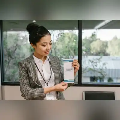 侯旭榕
